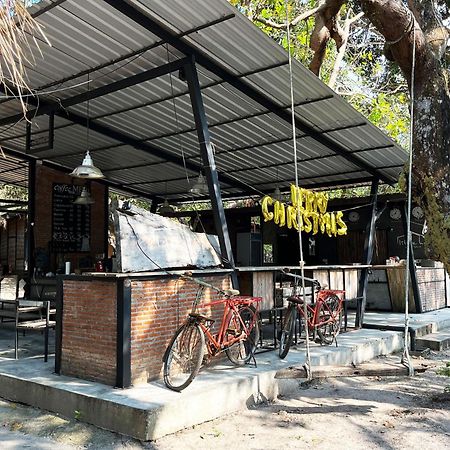 Little Hut Hotel Koh Phayam Exterior photo